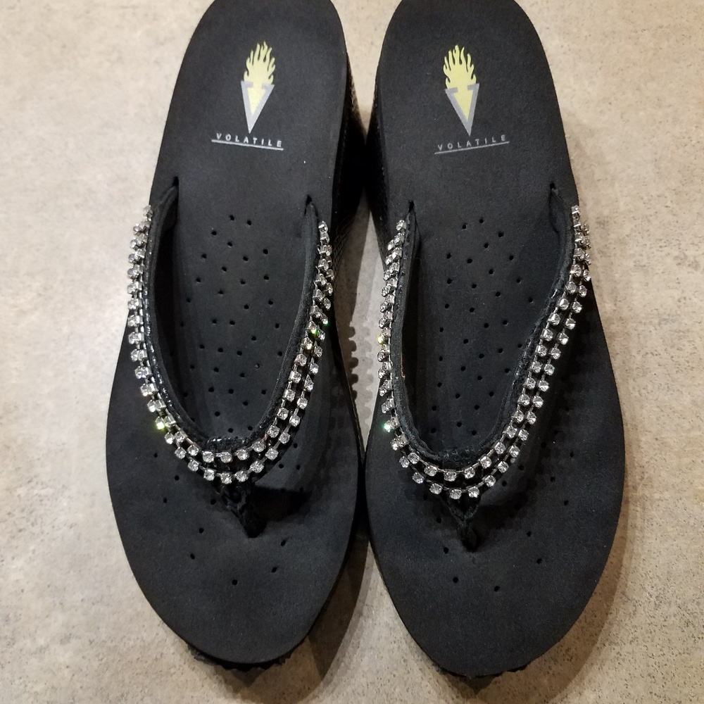 Volatile sandals